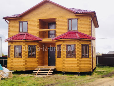 Фото 1. Двухэтажный дом 9х9 м из бруса 150х150 мм в Московской области.